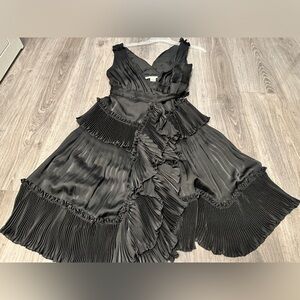 Diane von Furstenberg black tired raffle black dress size 8